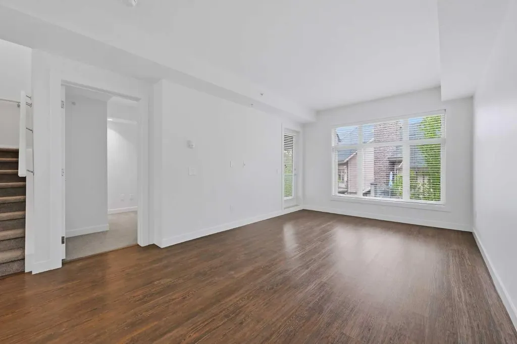 25 Aspenmont Heights SW Calgary AB T3H 0E4