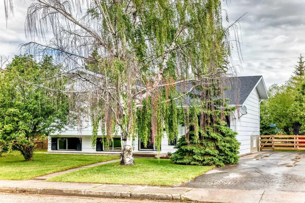 5606 51 Street Olds AB T4H 1H9