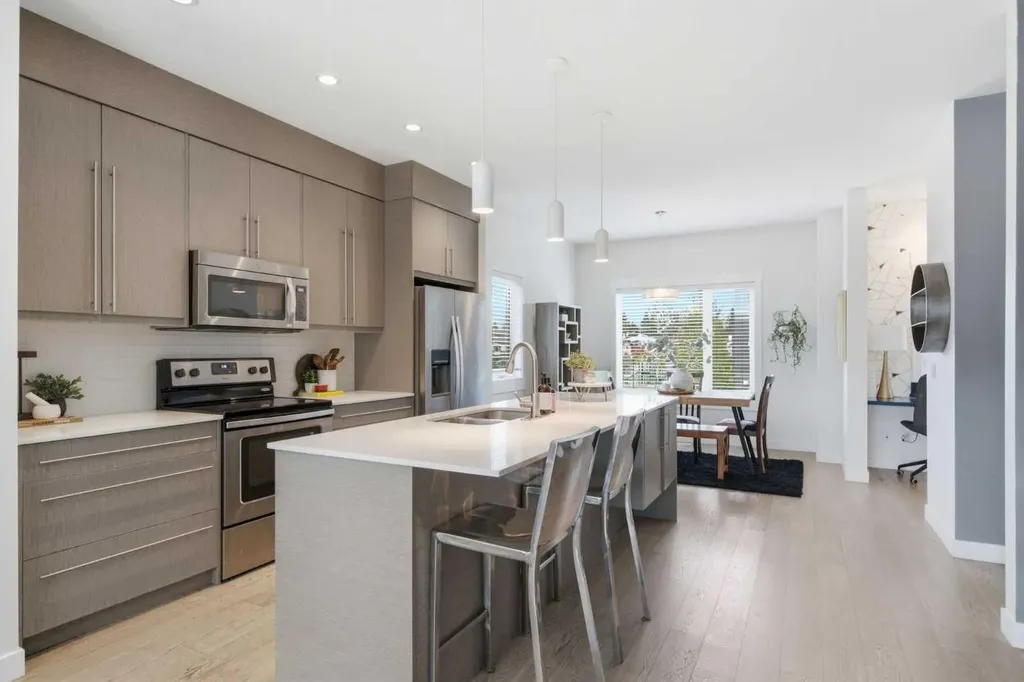 5305 32 Avenue SW Calgary AB T3E 8A2