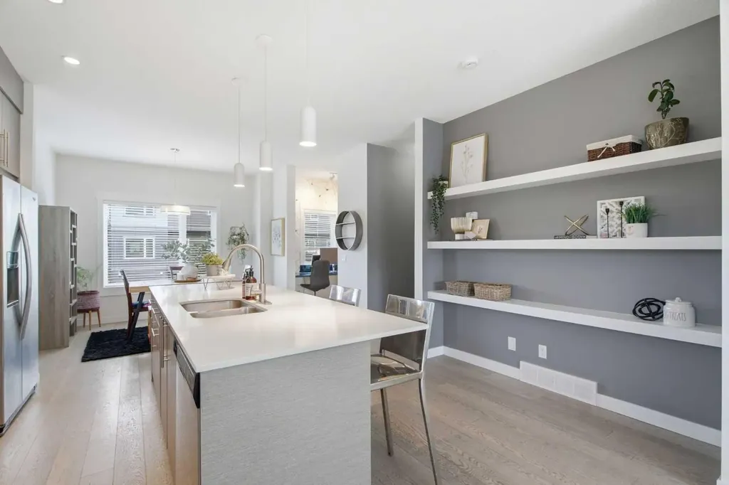 5305 32 Avenue SW Calgary AB T3E 8A2