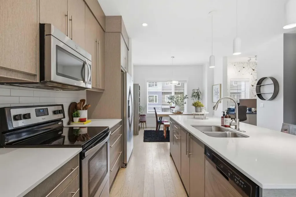 5305 32 Avenue SW Calgary AB T3E 8A2