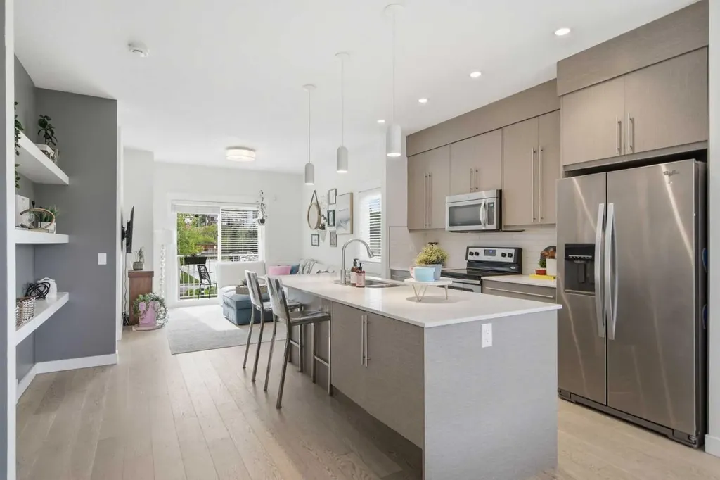 5305 32 Avenue SW Calgary AB T3E 8A2