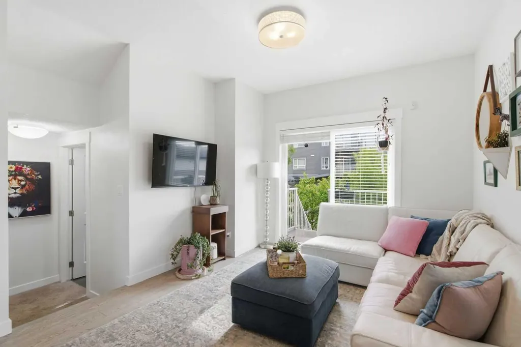 5305 32 Avenue SW Calgary AB T3E 8A2