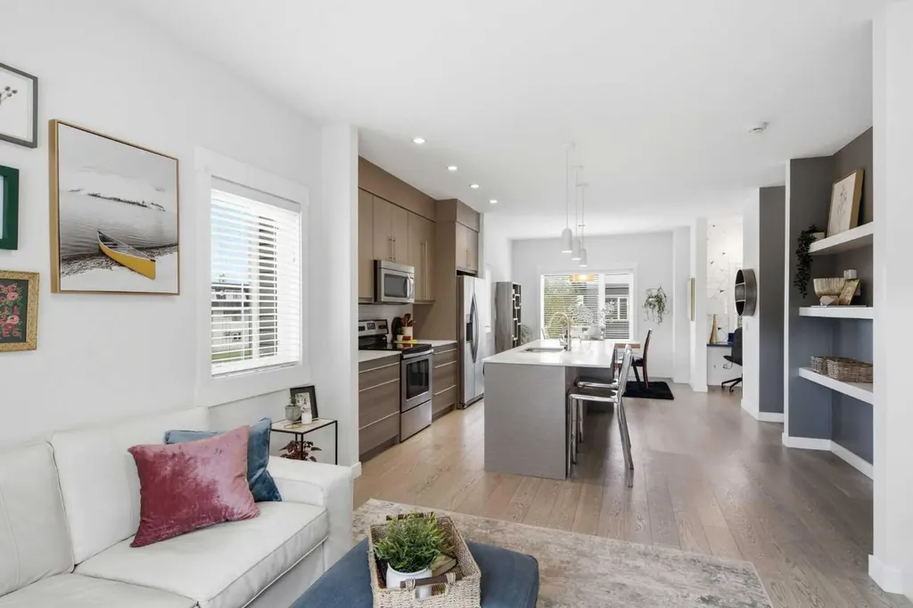 5305 32 Avenue SW Calgary AB T3E 8A2