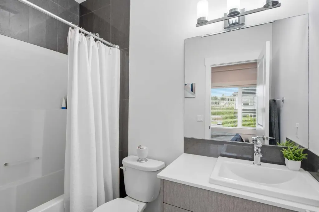 5305 32 Avenue SW Calgary AB T3E 8A2