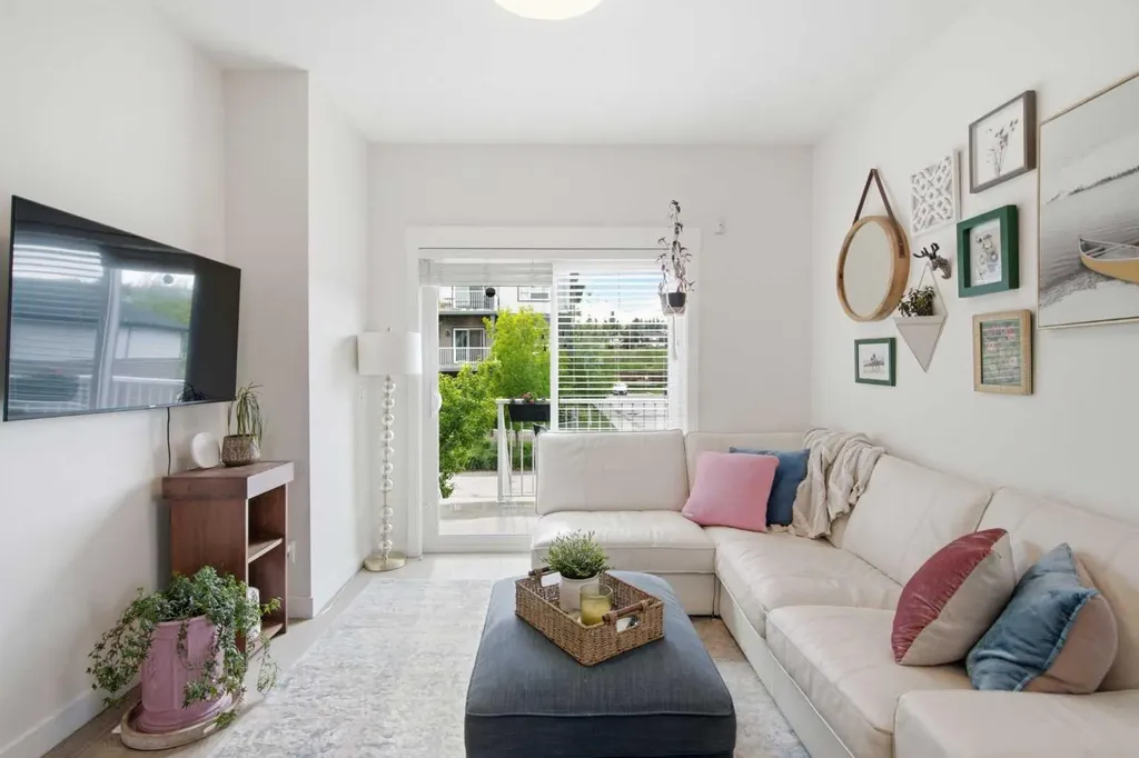 5305 32 Avenue SW Calgary AB T3E 8A2