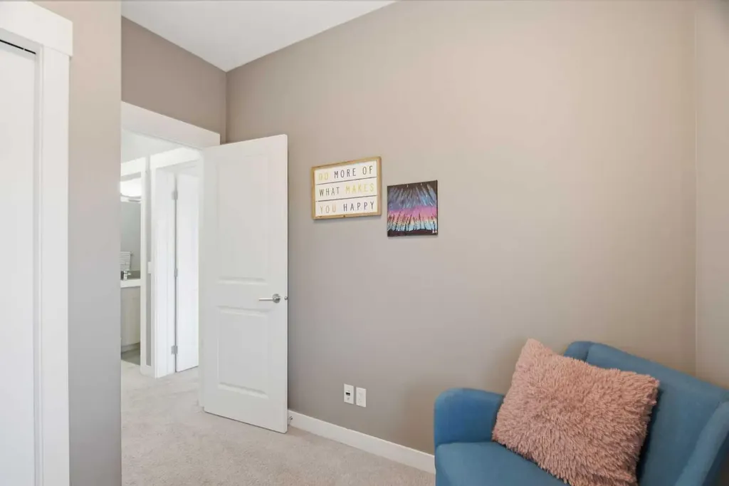 5305 32 Avenue SW Calgary AB T3E 8A2