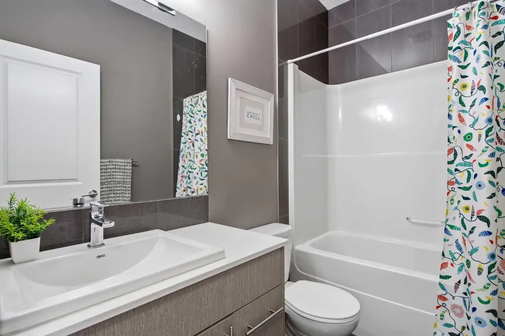 5305 32 Avenue SW Calgary AB T3E 8A2