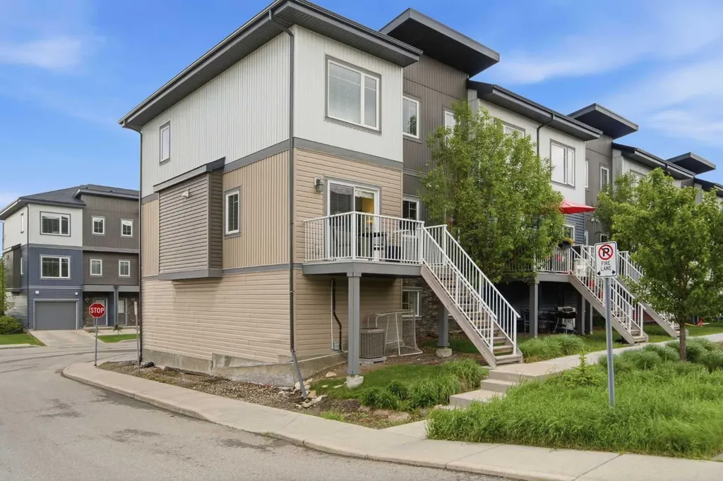 5305 32 Avenue SW Calgary AB T3E 8A2