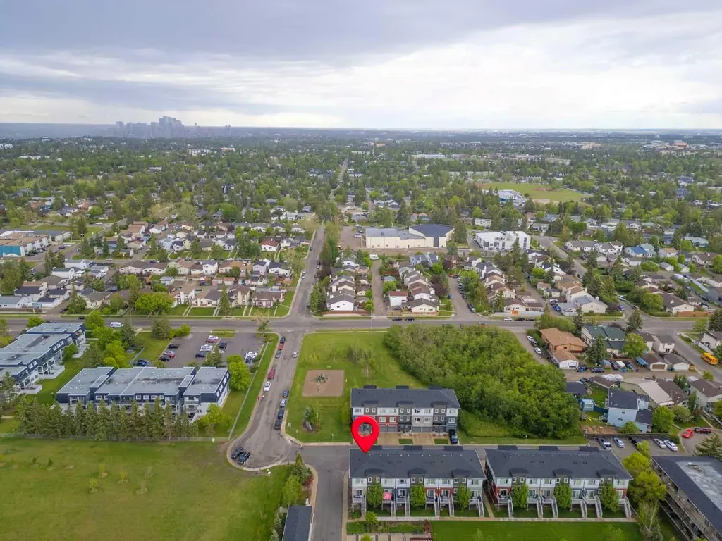 5305 32 Avenue SW Calgary AB T3E 8A2