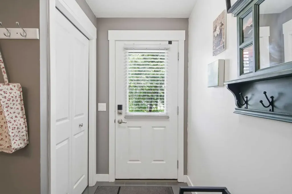 5305 32 Avenue SW Calgary AB T3E 8A2