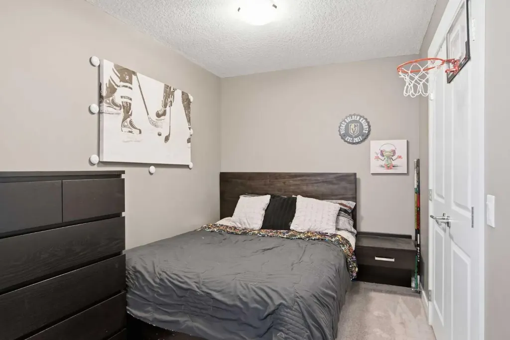 5305 32 Avenue SW Calgary AB T3E 8A2