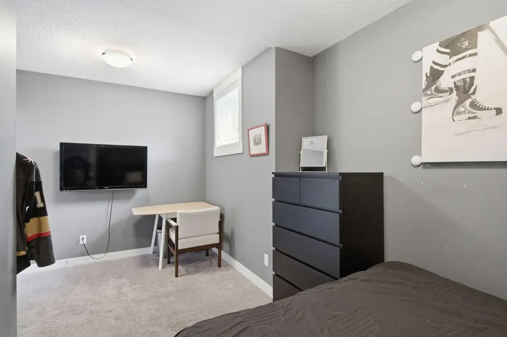 5305 32 Avenue SW Calgary AB T3E 8A2