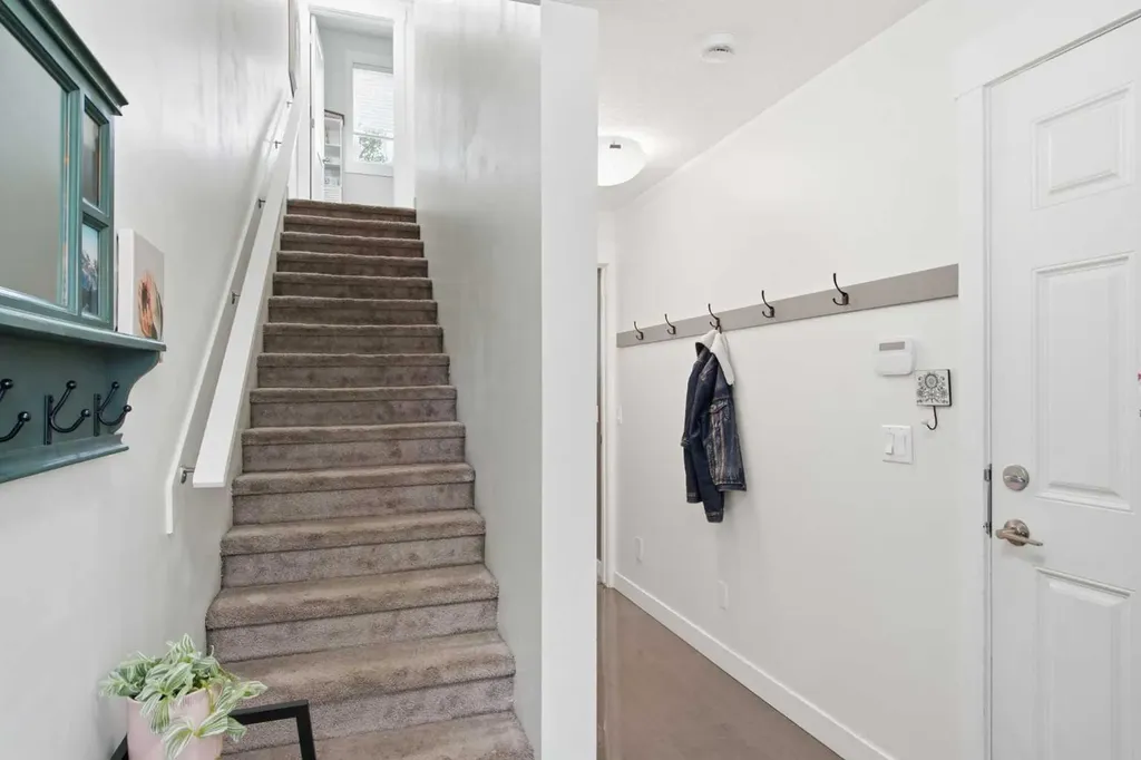 5305 32 Avenue SW Calgary AB T3E 8A2