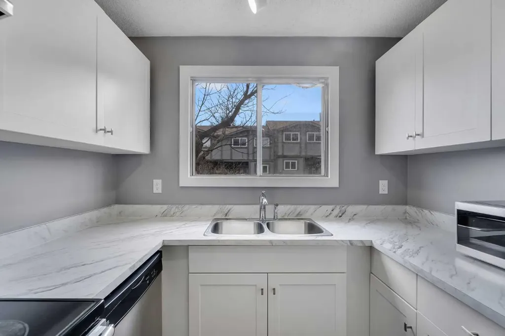 7172 Coach Hill Road SW Calgary AB T3H 1C8