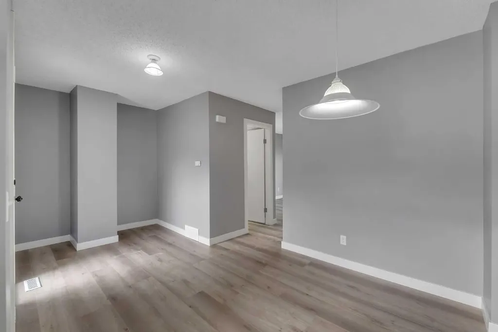 7172 Coach Hill Road SW Calgary AB T3H 1C8