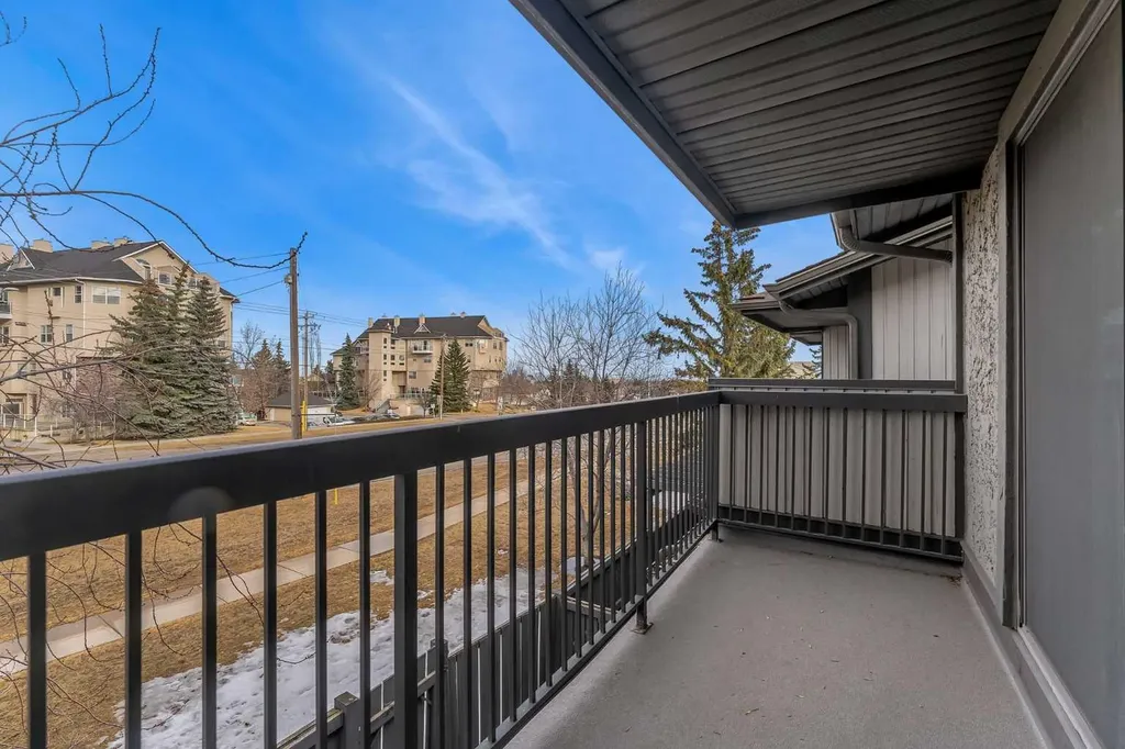 7172 Coach Hill Road SW Calgary AB T3H 1C8