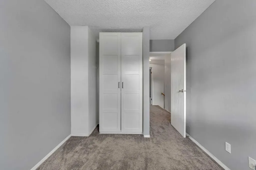 7172 Coach Hill Road SW Calgary AB T3H 1C8