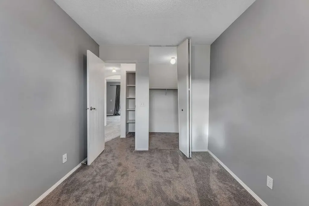 7172 Coach Hill Road SW Calgary AB T3H 1C8