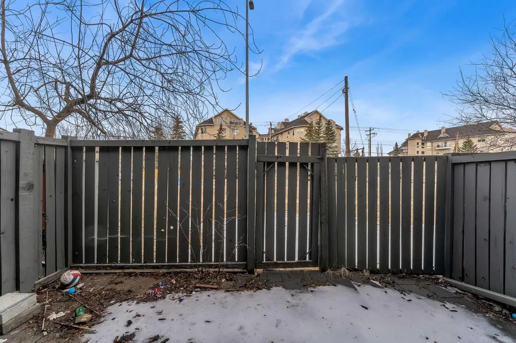 7172 Coach Hill Road SW Calgary AB T3H 1C8