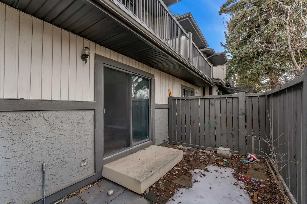 7172 Coach Hill Road SW Calgary AB T3H 1C8