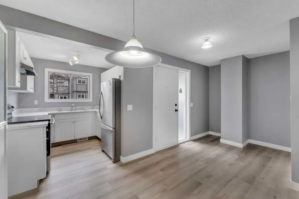 7172 Coach Hill Road SW Calgary AB T3H 1C8