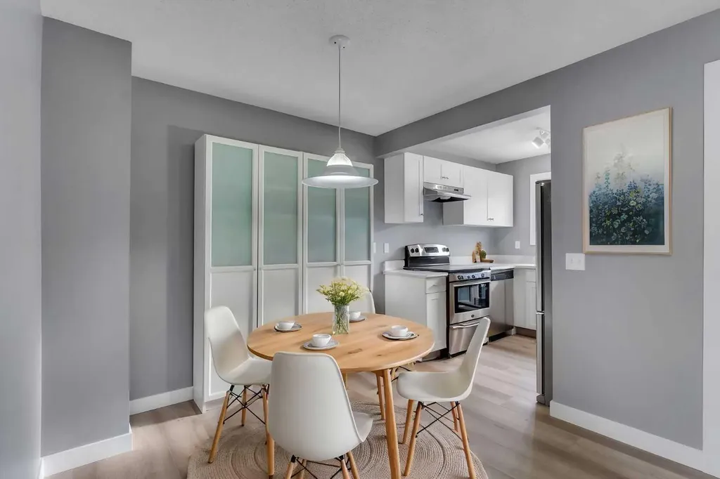 7172 Coach Hill Road SW Calgary AB T3H 1C8