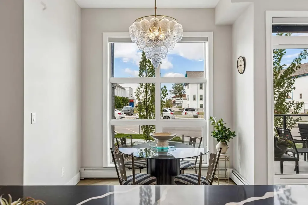 330 Dieppe Drive SW Calgary AB T3E 2L4