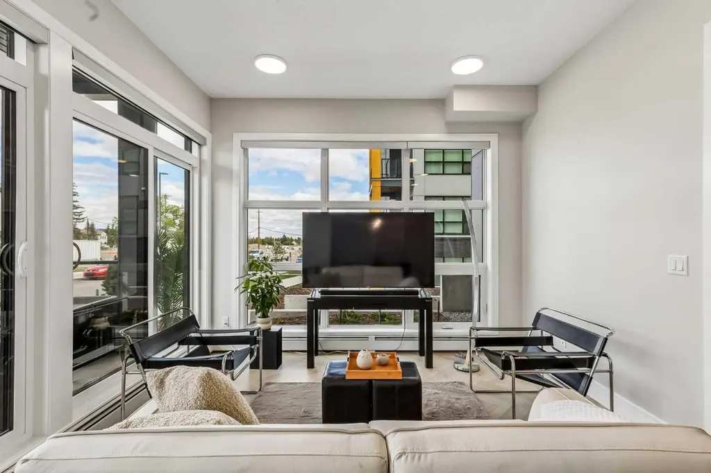 330 Dieppe Drive SW Calgary AB T3E 2L4