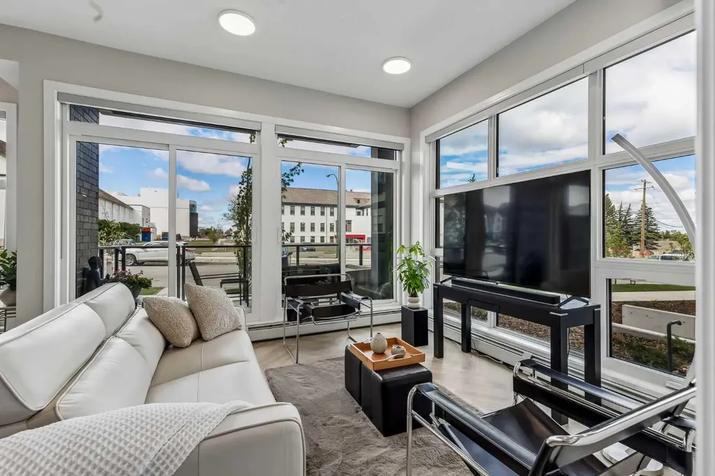 330 Dieppe Drive SW Calgary AB T3E 2L4