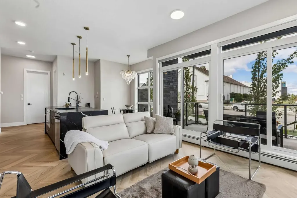 330 Dieppe Drive SW Calgary AB T3E 2L4