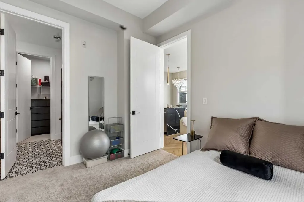 330 Dieppe Drive SW Calgary AB T3E 2L4