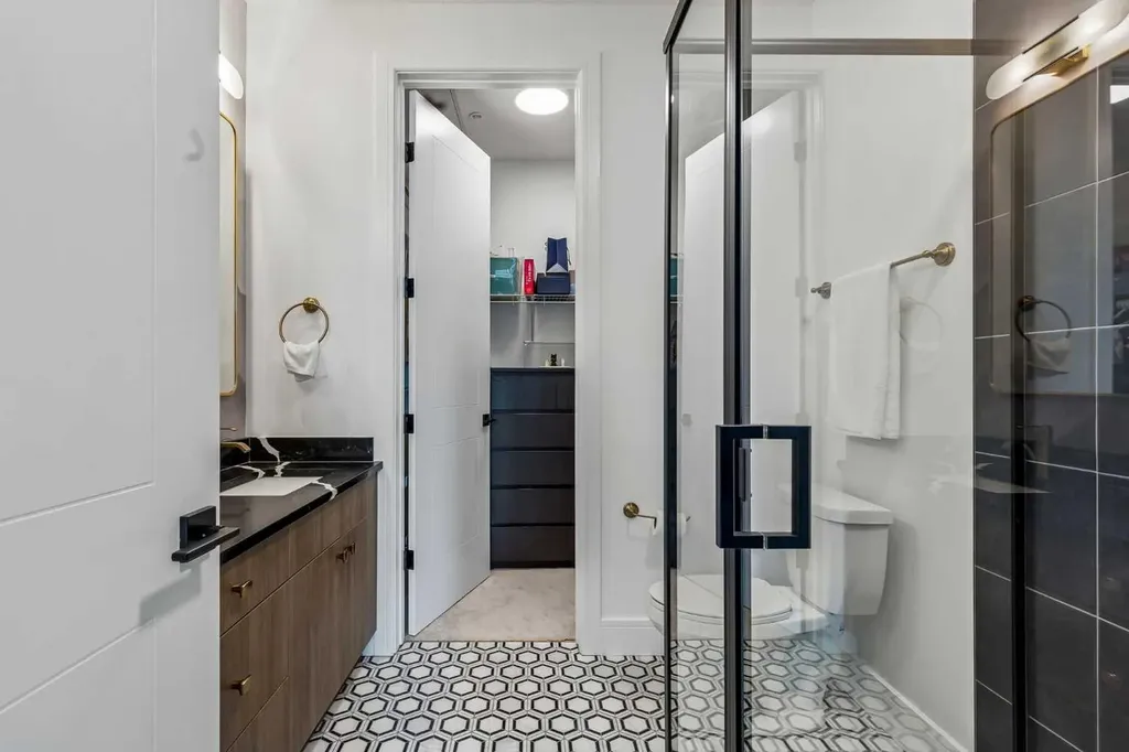 330 Dieppe Drive SW Calgary AB T3E 2L4