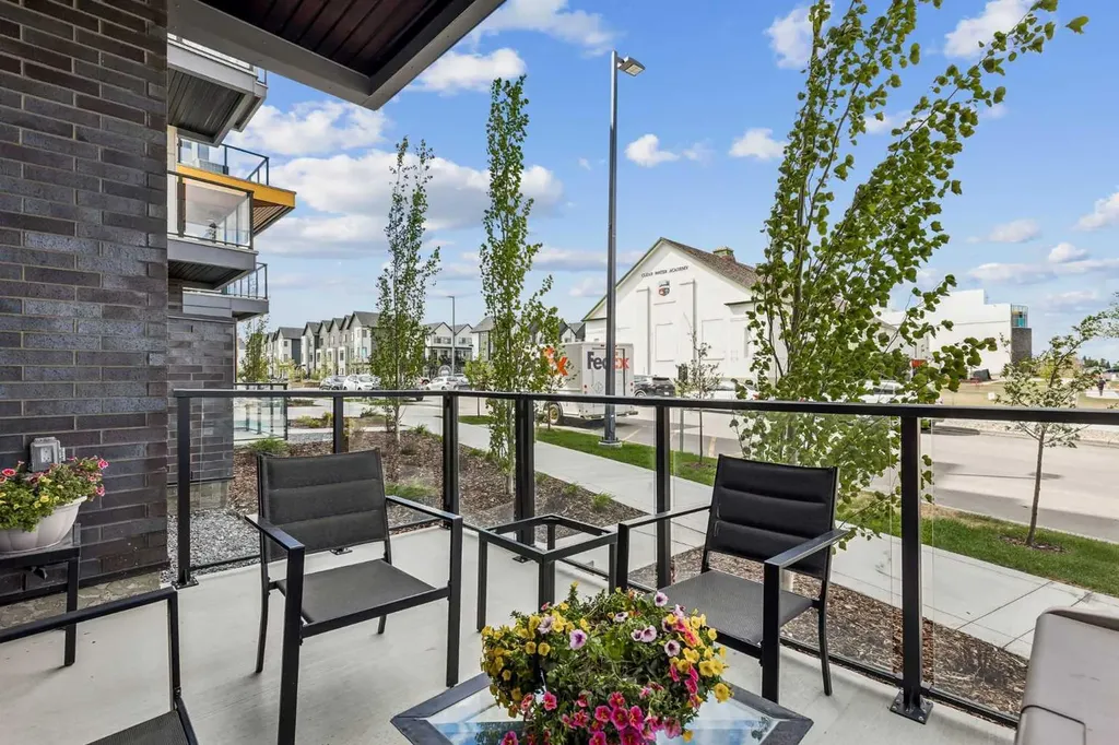 330 Dieppe Drive SW Calgary AB T3E 2L4