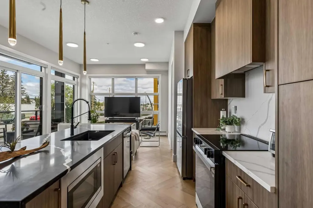 330 Dieppe Drive SW Calgary AB T3E 2L4