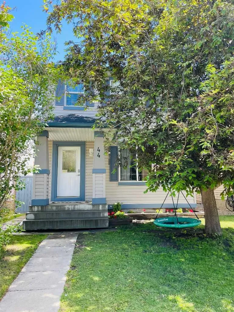 44 Everridge Way SW Calgary AB T2Y 4S7