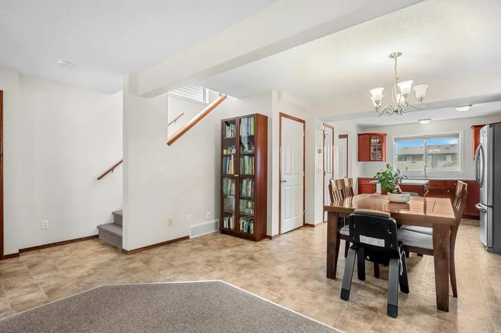 44 Everridge Way SW Calgary AB T2Y 4S7