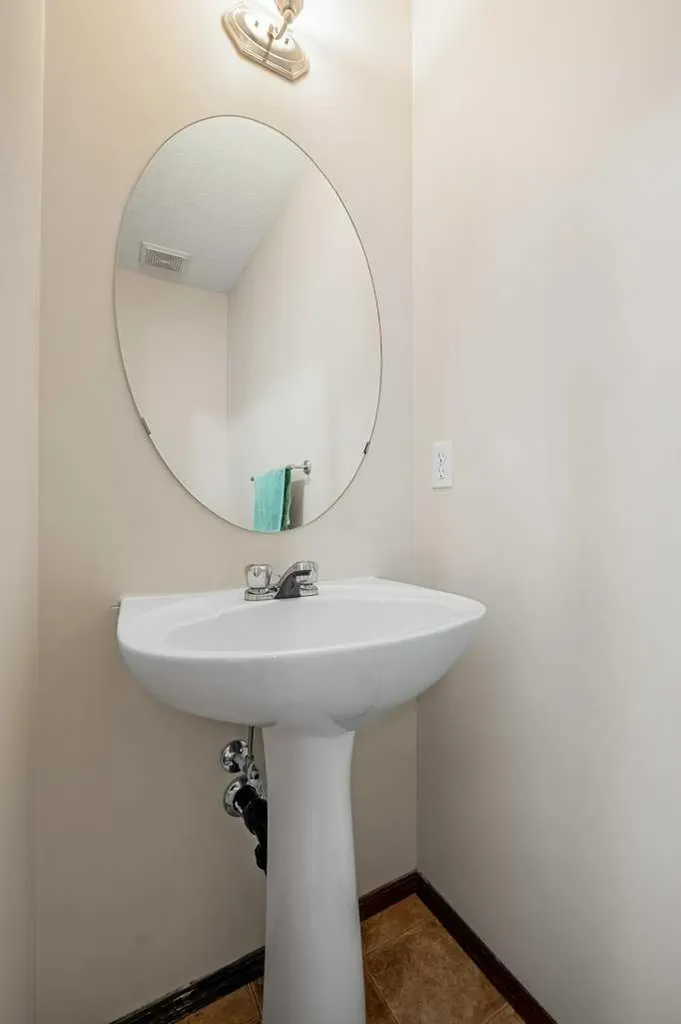 44 Everridge Way SW Calgary AB T2Y 4S7