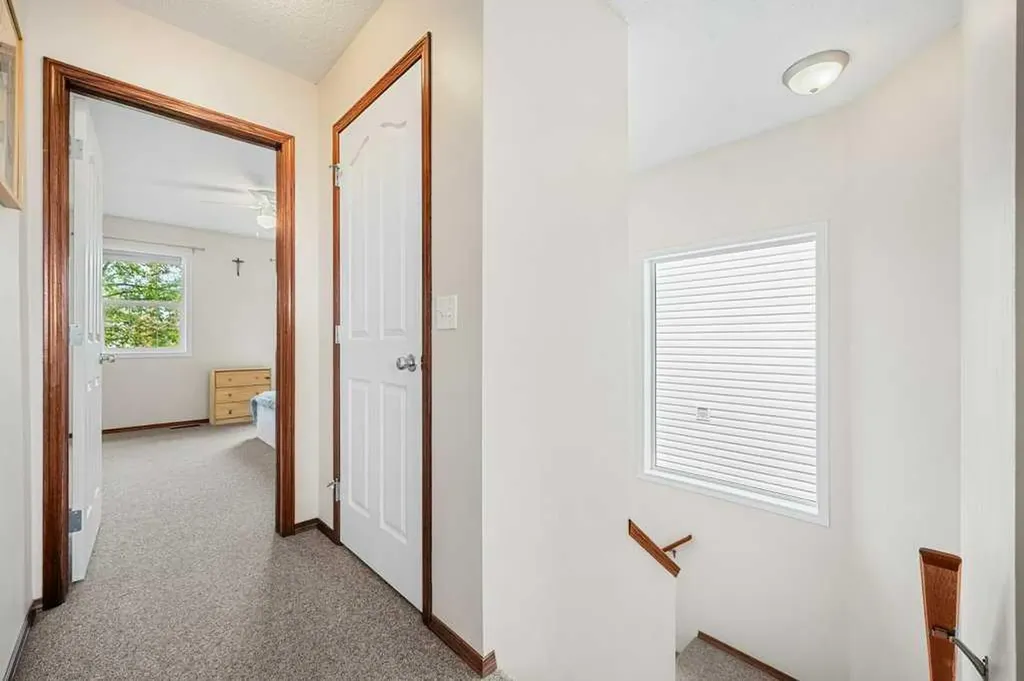 44 Everridge Way SW Calgary AB T2Y 4S7