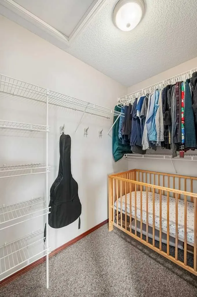 44 Everridge Way SW Calgary AB T2Y 4S7