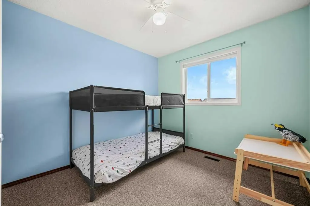 44 Everridge Way SW Calgary AB T2Y 4S7