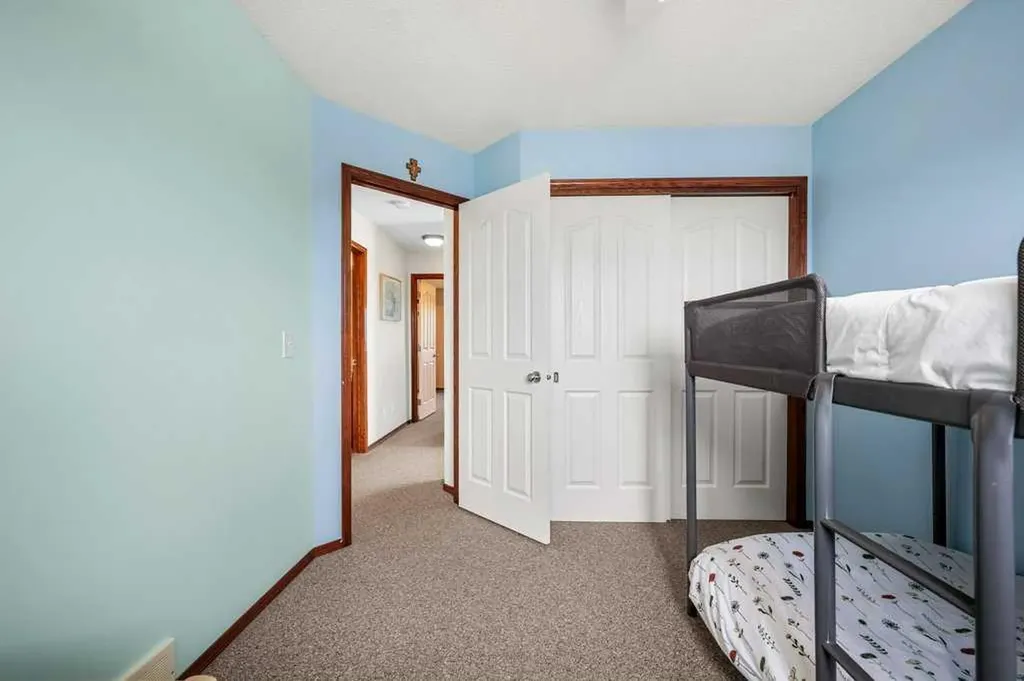 44 Everridge Way SW Calgary AB T2Y 4S7