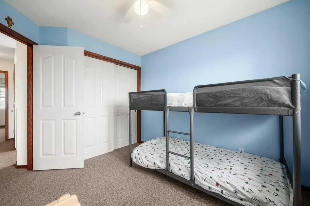 44 Everridge Way SW Calgary AB T2Y 4S7