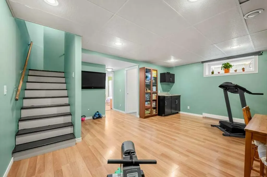 44 Everridge Way SW Calgary AB T2Y 4S7