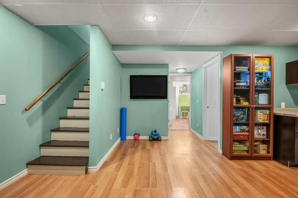 44 Everridge Way SW Calgary AB T2Y 4S7