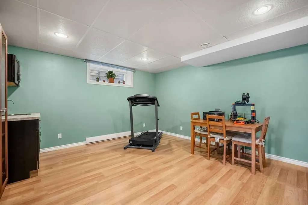 44 Everridge Way SW Calgary AB T2Y 4S7