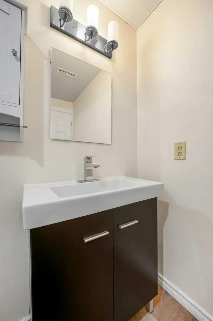 44 Everridge Way SW Calgary AB T2Y 4S7