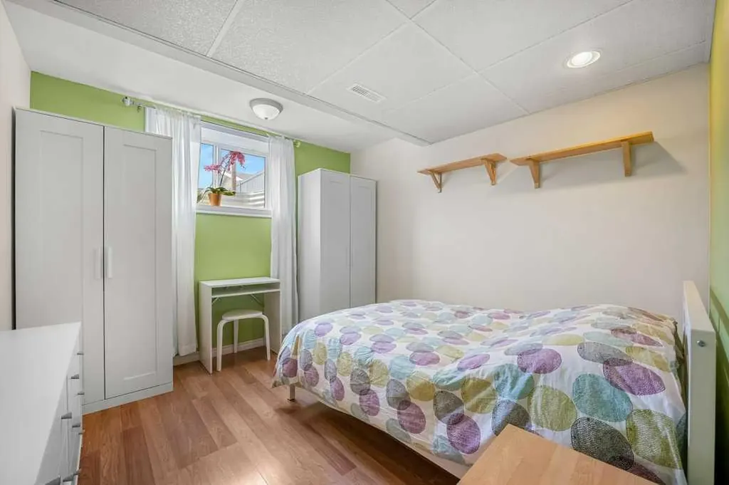 44 Everridge Way SW Calgary AB T2Y 4S7
