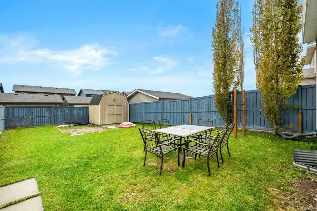 44 Everridge Way SW Calgary AB T2Y 4S7