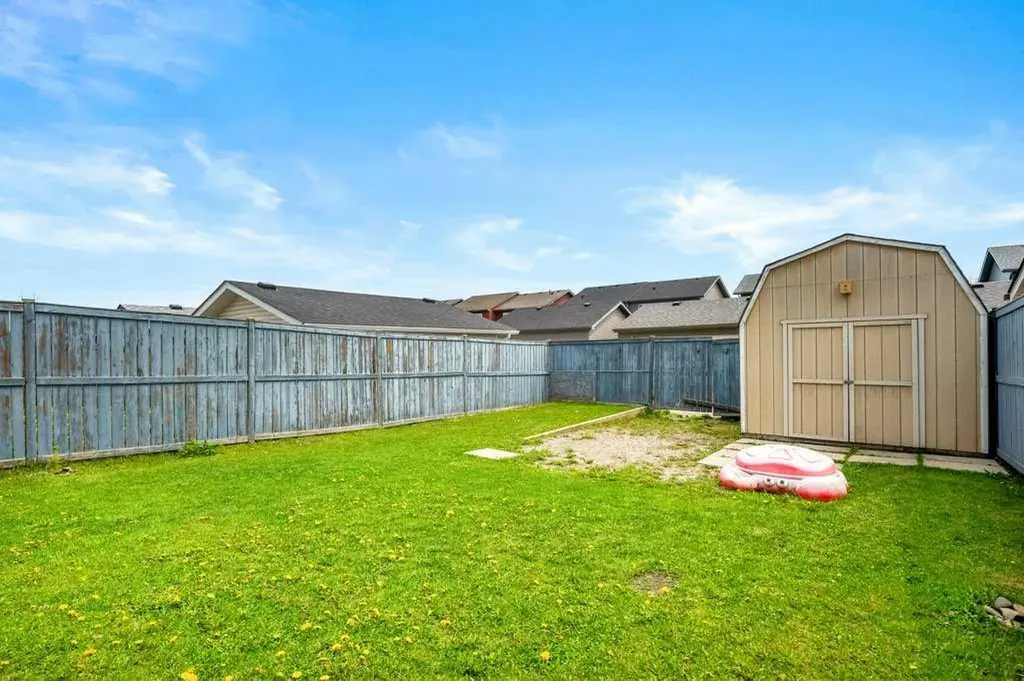 44 Everridge Way SW Calgary AB T2Y 4S7
